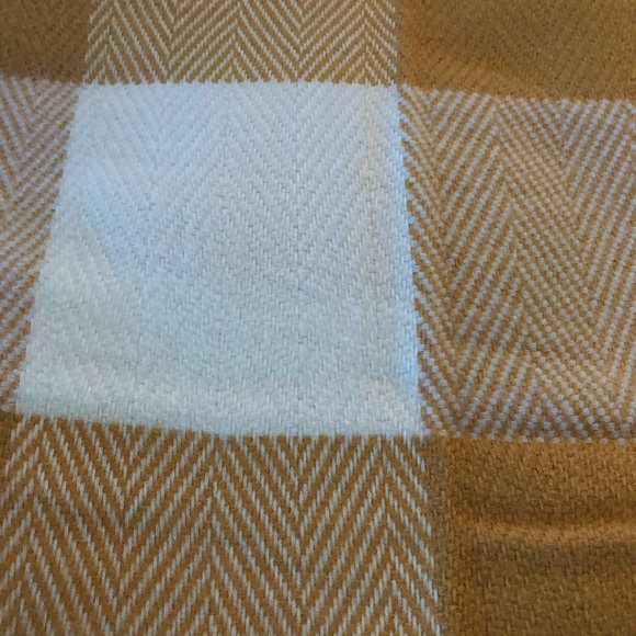 NWT Soft, Cozy, Warm Banana Republic Gold & Cream Windowpane Plaid Scarf - Picture 5 of 9